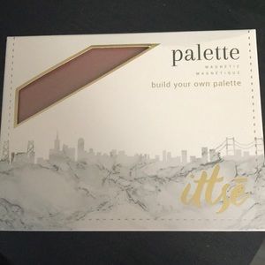 Eyeshadow pallet with four colors. New